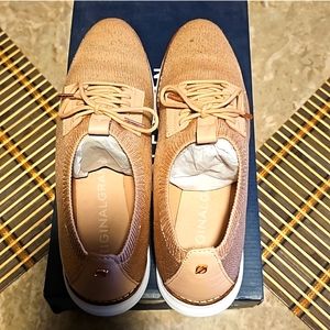 COLE HAAN Shoes with socks